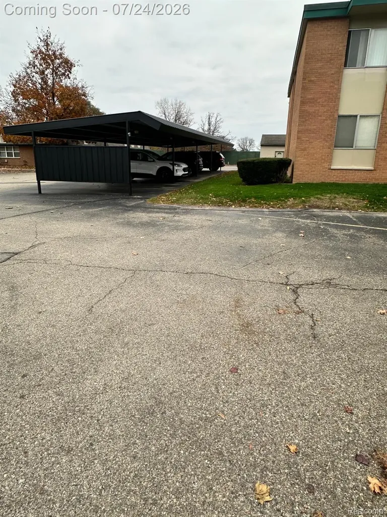 1870 Axtell Drive Oakland Charter Township MI 48084