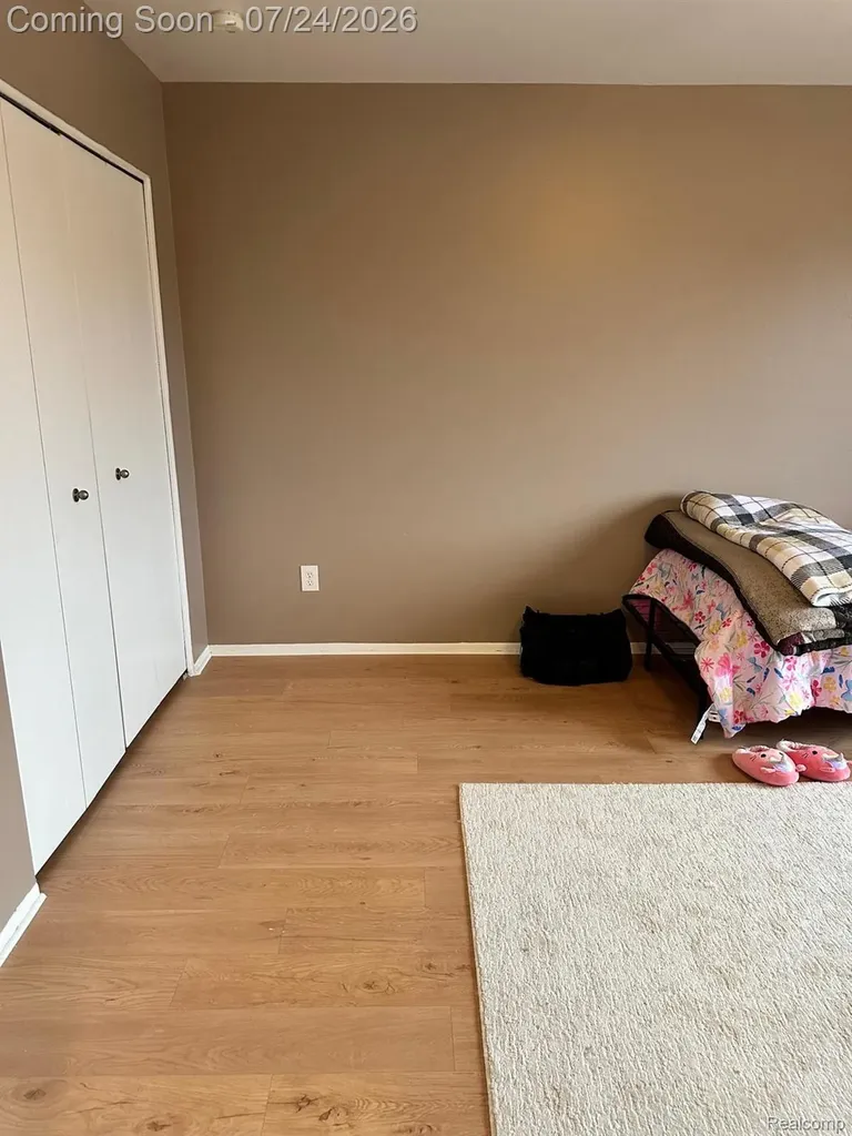 1870 Axtell Drive Oakland Charter Township MI 48084