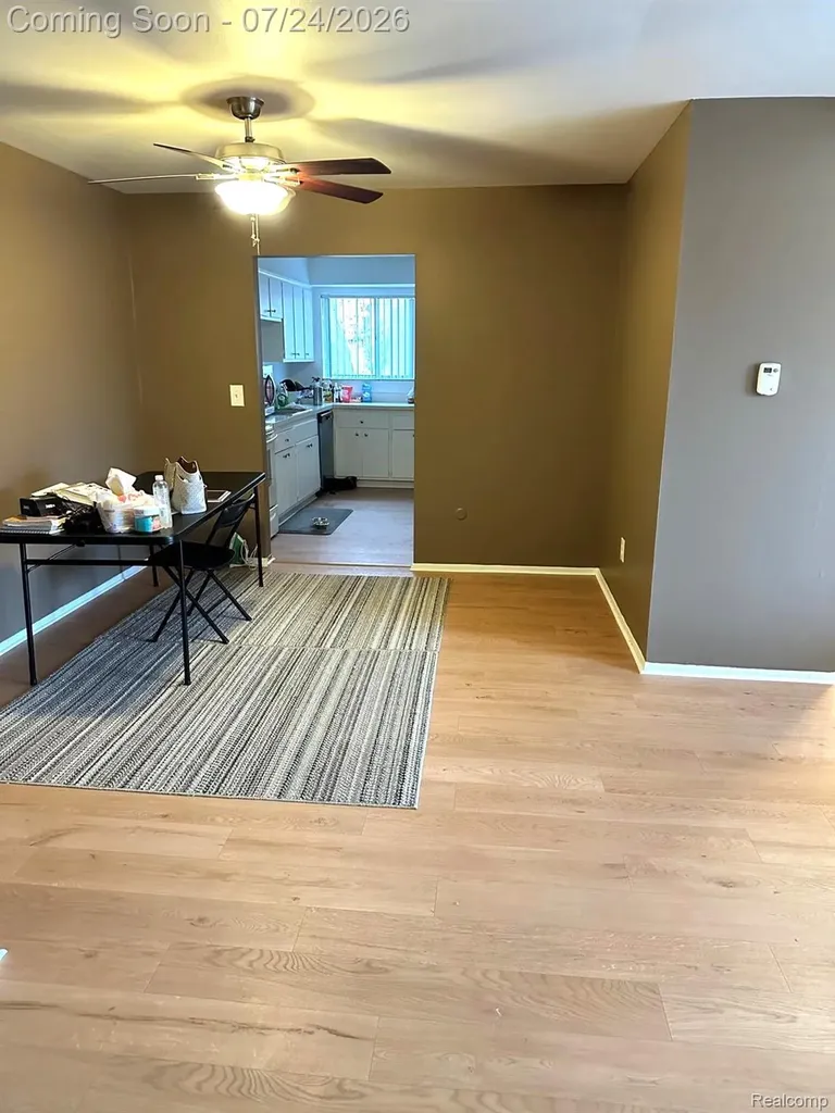 1870 Axtell Drive Oakland Charter Township MI 48084