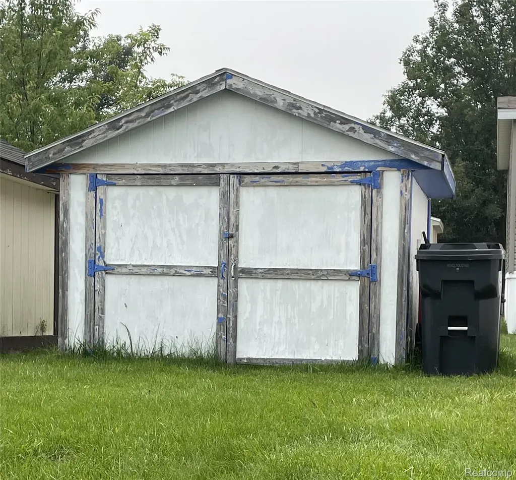 184 Chapman Branch Oxford Charter Township MI 48371