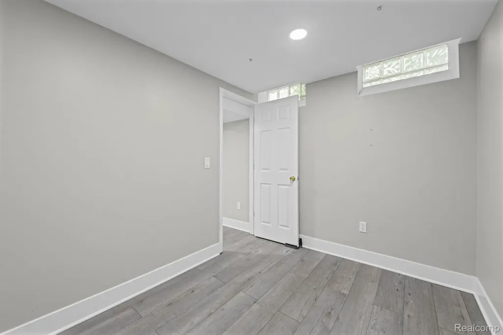 30371 Park Lane Southfield City MI 48076