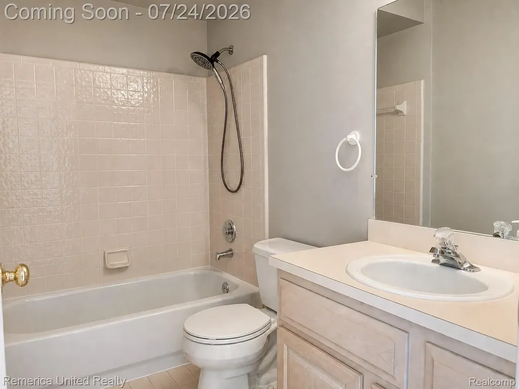 21778 Picadilly Circle Novi City MI 48375