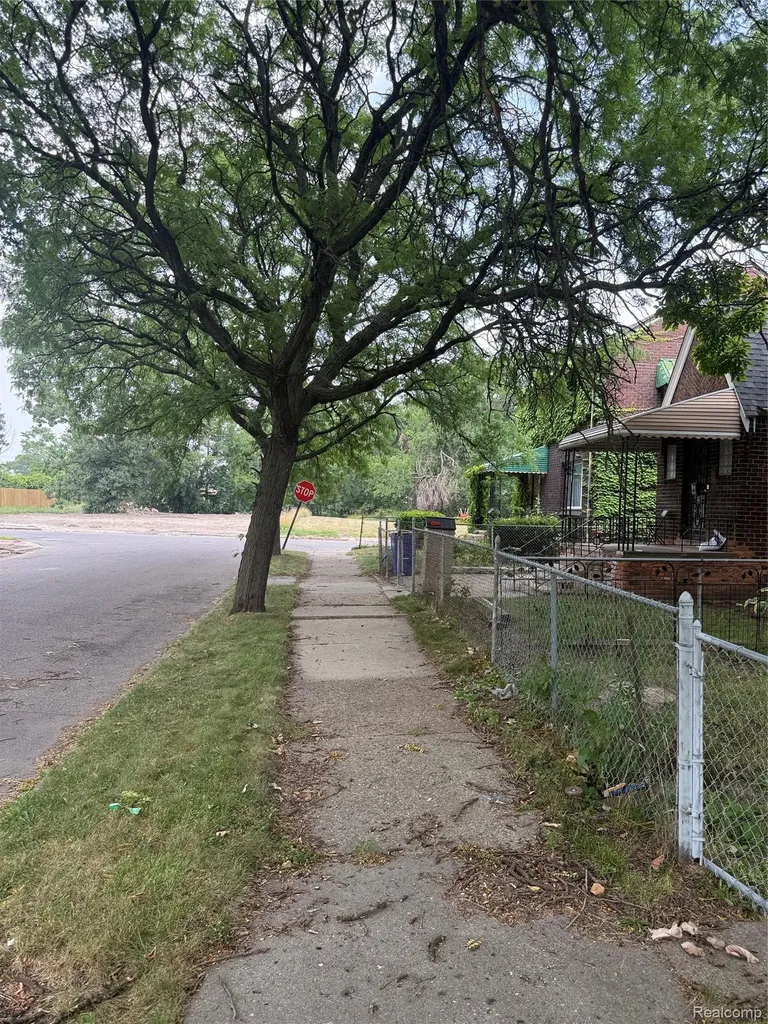 7934 Frontenac Street Detroit City MI 48211