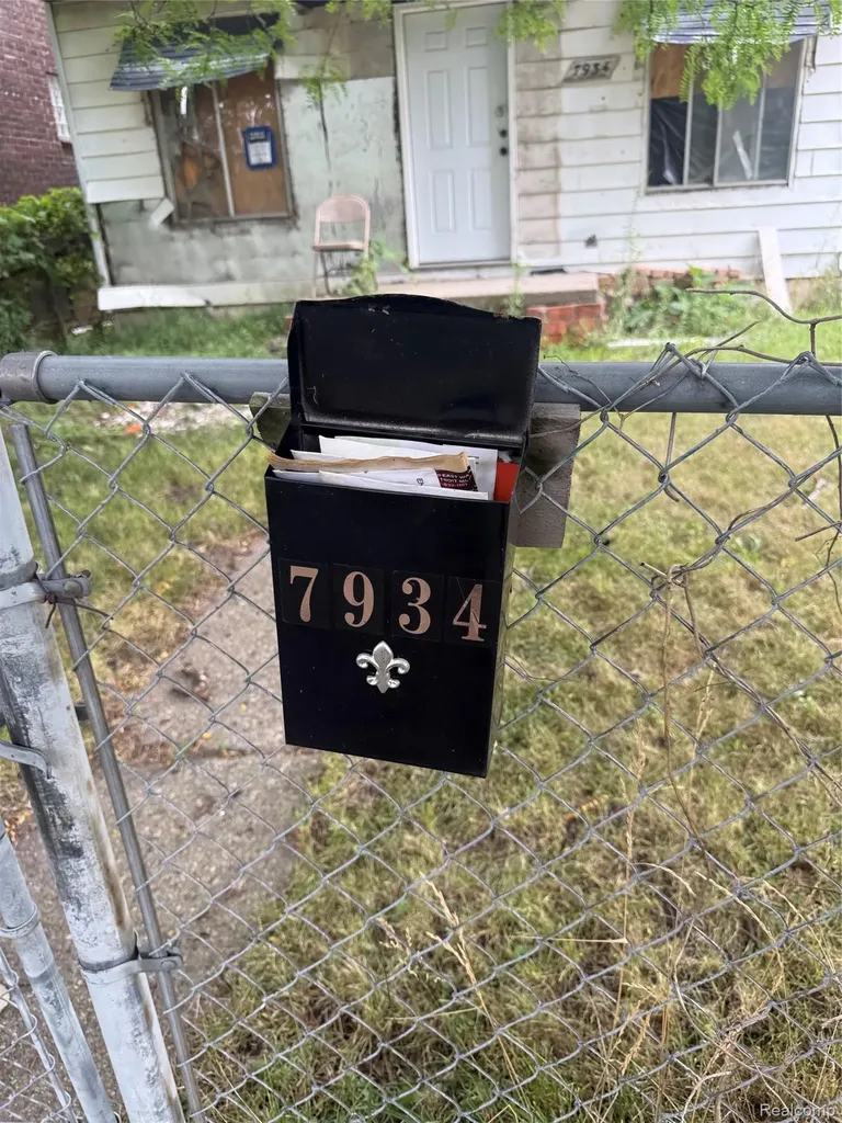 7934 Frontenac Street Detroit City MI 48211