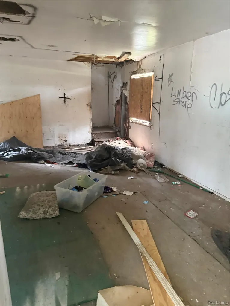 7934 Frontenac Street Detroit City MI 48211