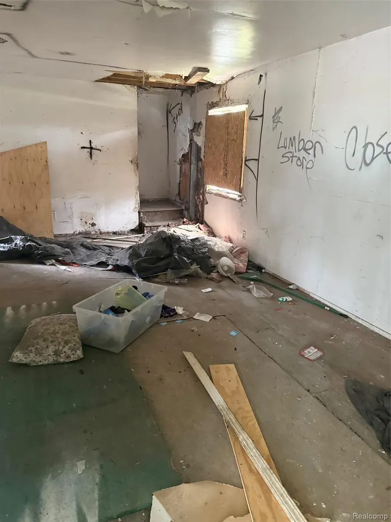 7934 Frontenac Street Detroit City MI 48211