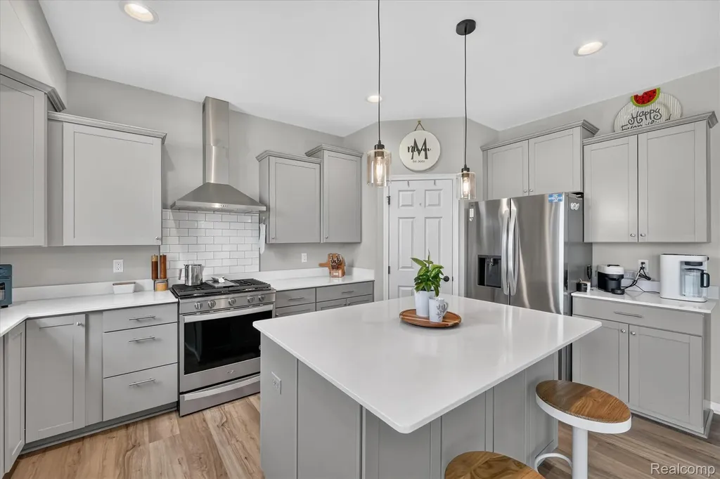 41372 Snowdon Drive Clinton Charter Township MI 48038