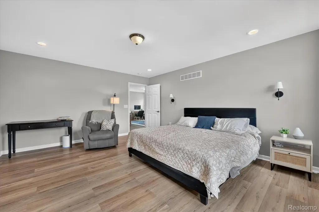 41372 Snowdon Drive Clinton Charter Township MI 48038