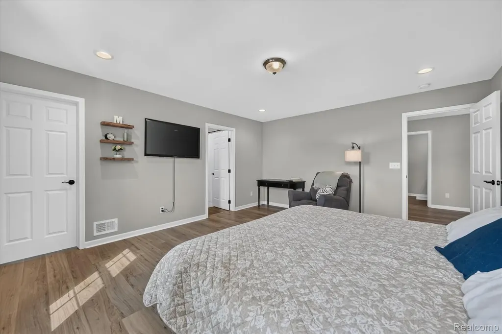41372 Snowdon Drive Clinton Charter Township MI 48038