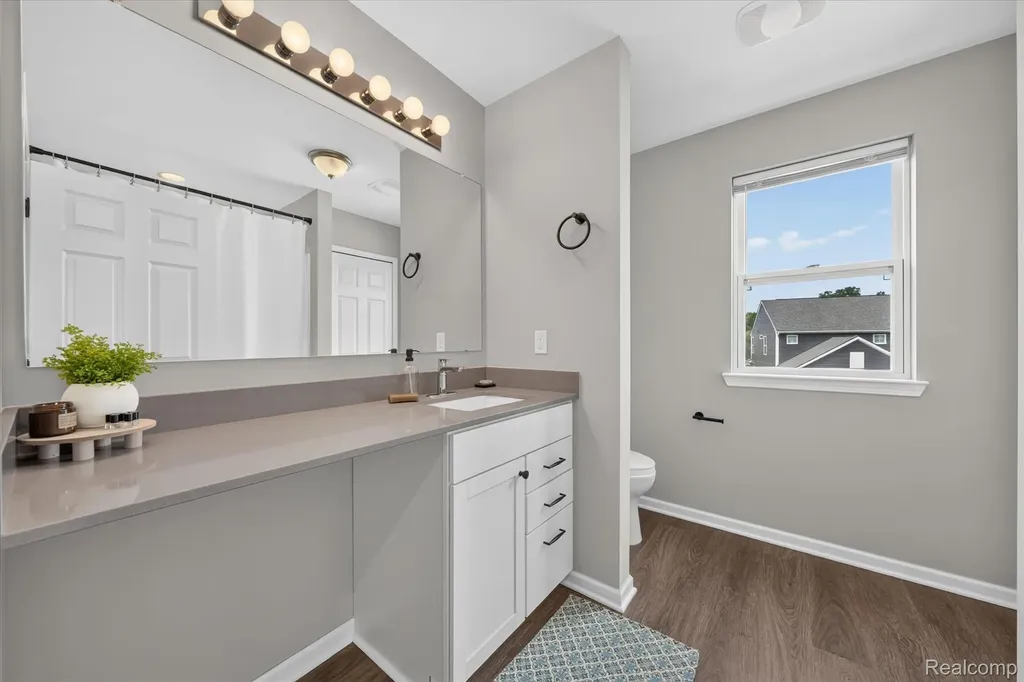 41372 Snowdon Drive Clinton Charter Township MI 48038