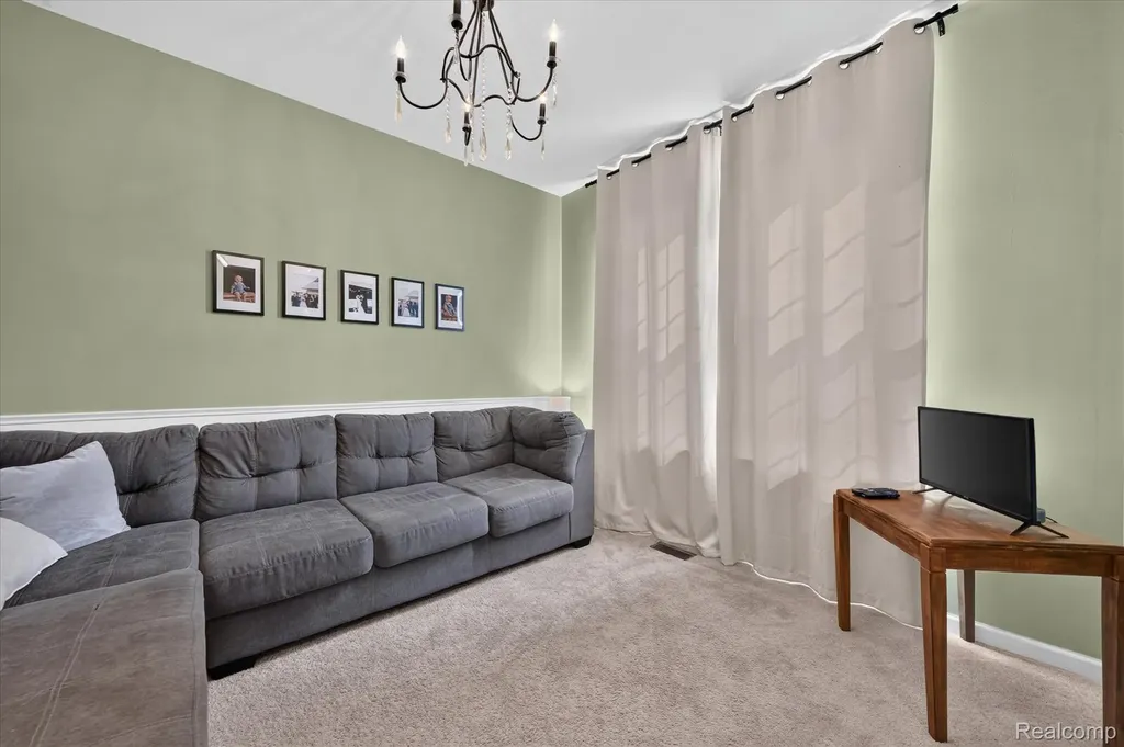 41372 Snowdon Drive Clinton Charter Township MI 48038