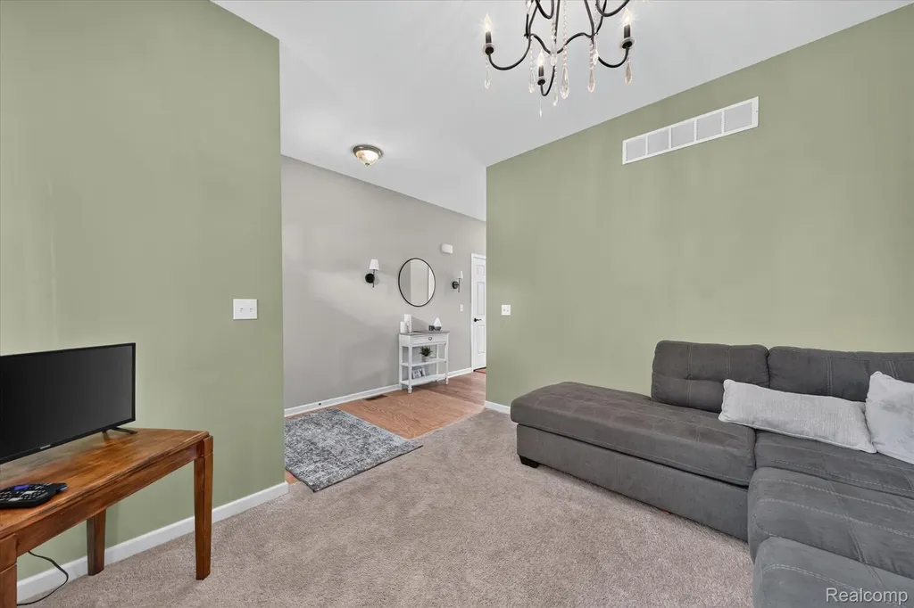 41372 Snowdon Drive Clinton Charter Township MI 48038