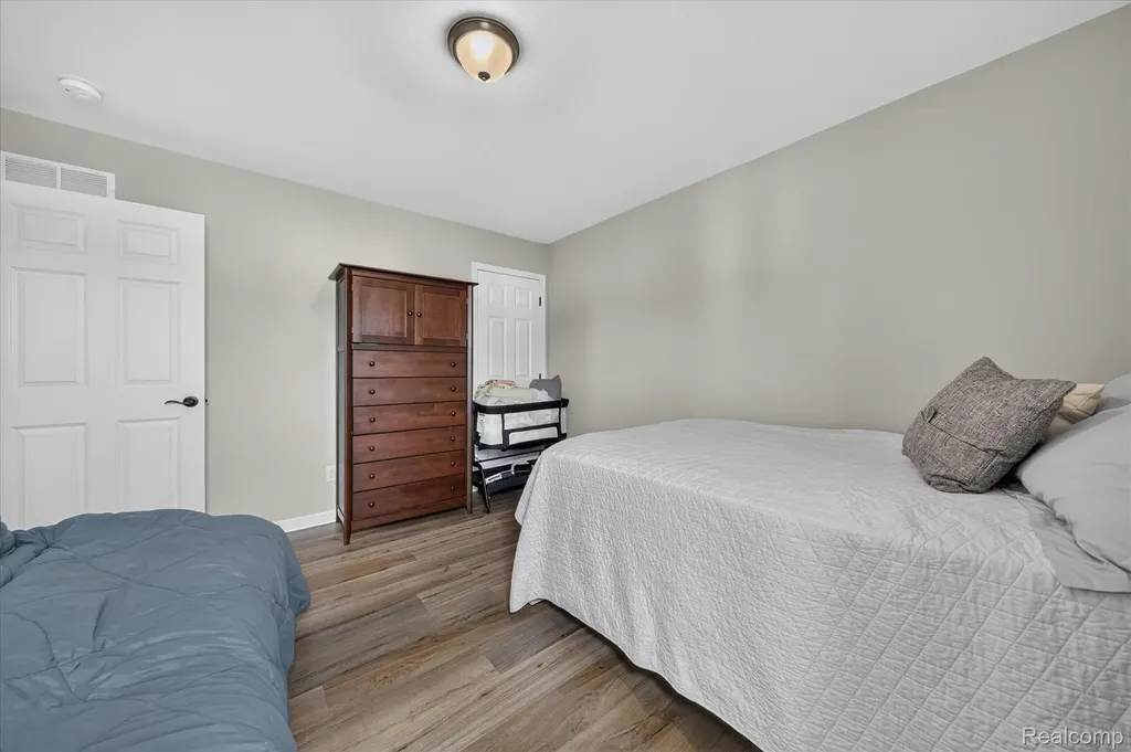 41372 Snowdon Drive Clinton Charter Township MI 48038
