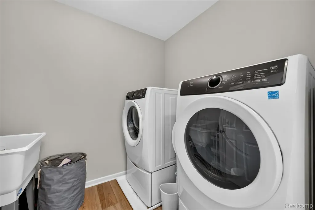 41372 Snowdon Drive Clinton Charter Township MI 48038