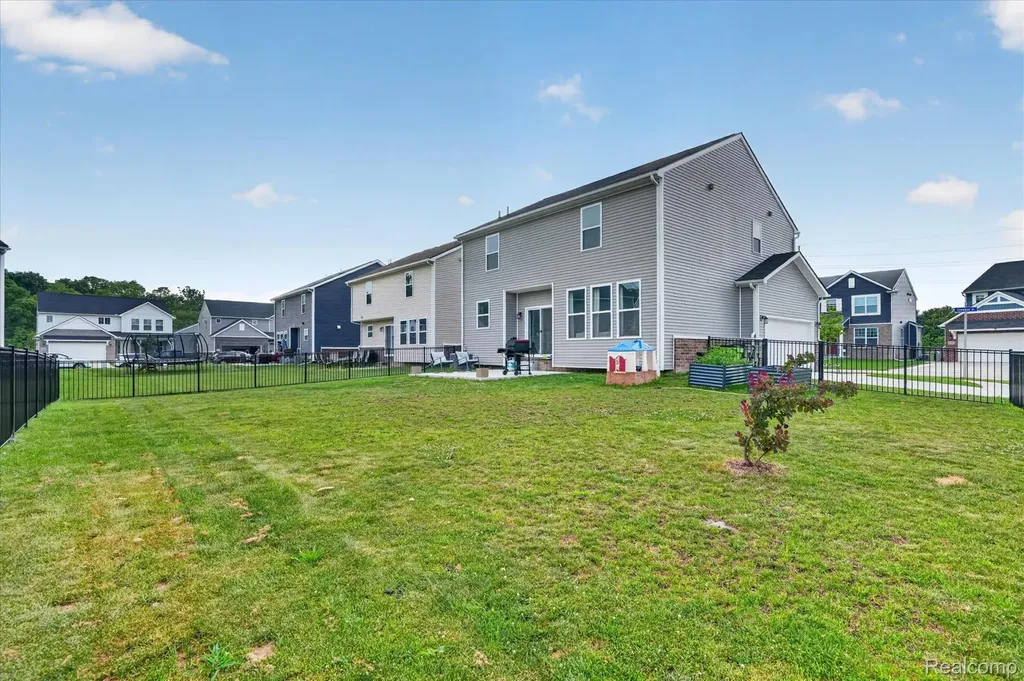 41372 Snowdon Drive Clinton Charter Township MI 48038
