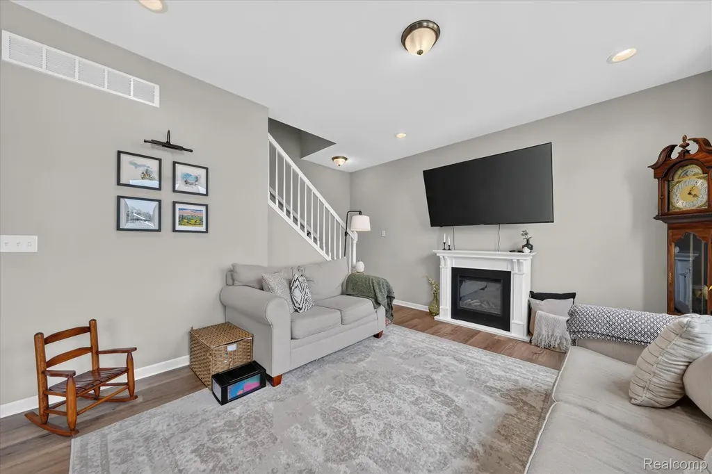 41372 Snowdon Drive Clinton Charter Township MI 48038