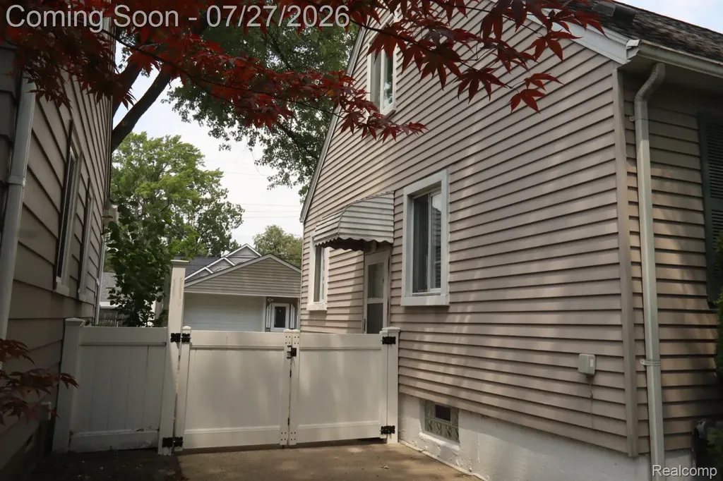 1821 Ardmore Drive Ferndale City MI 48220