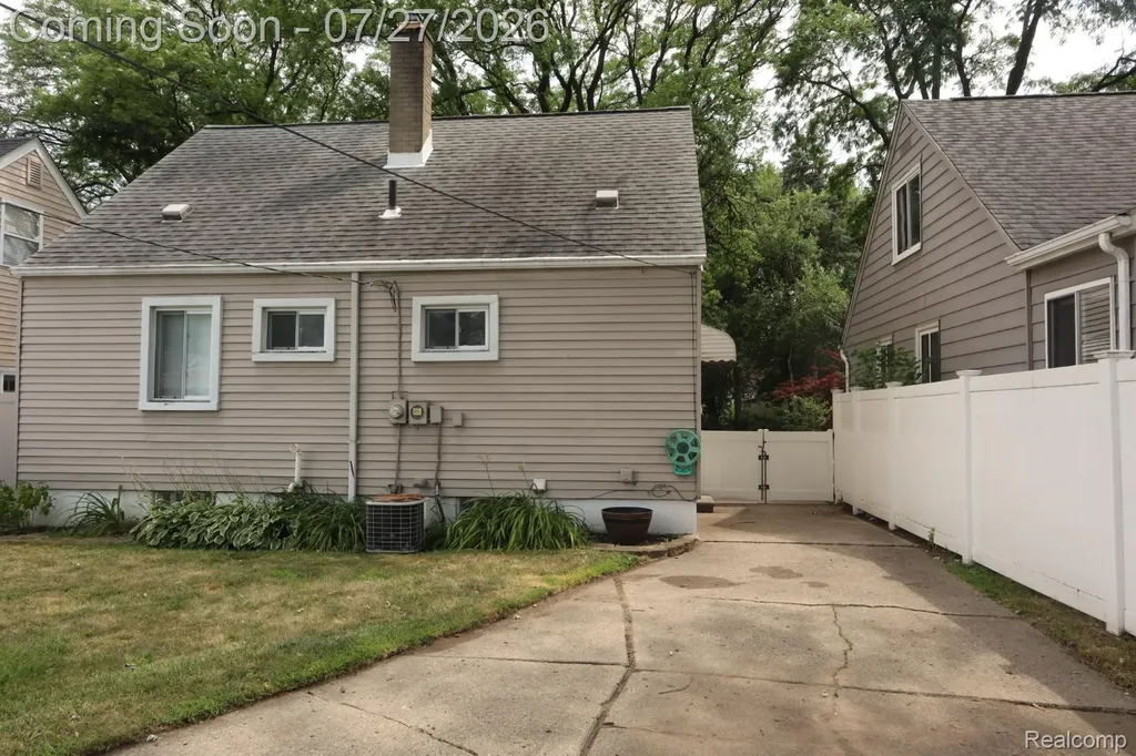 1821 Ardmore Drive Ferndale City MI 48220