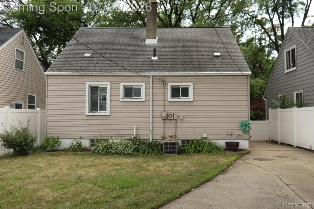1821 Ardmore Drive Ferndale City MI 48220