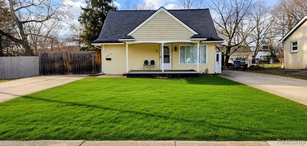 24653 Eureka Avenue Warren City MI 48091