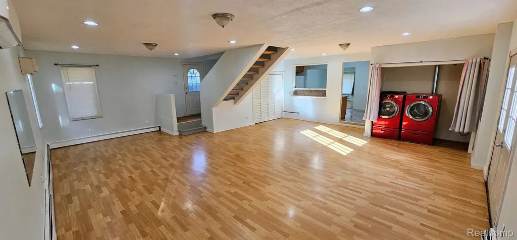 24653 Eureka Avenue Warren City MI 48091