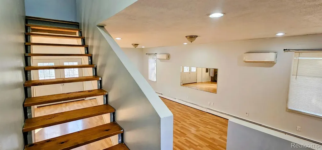 24653 Eureka Avenue Warren City MI 48091