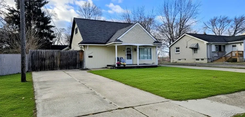24653 Eureka Avenue Warren City MI 48091