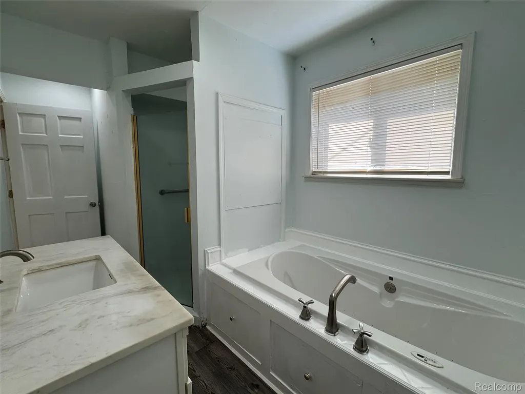 24653 Eureka Avenue Warren City MI 48091
