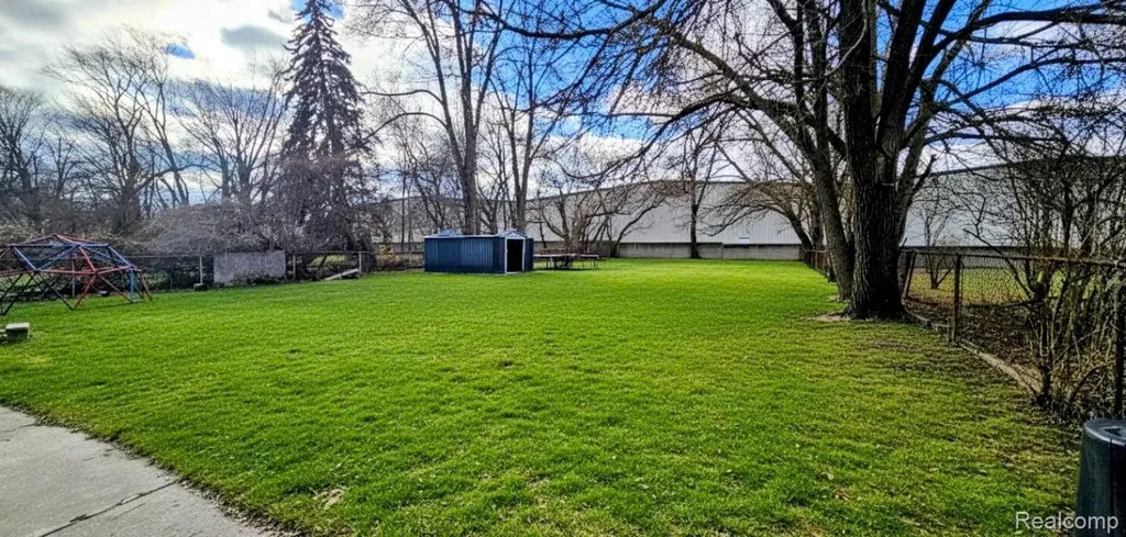24653 Eureka Avenue Warren City MI 48091