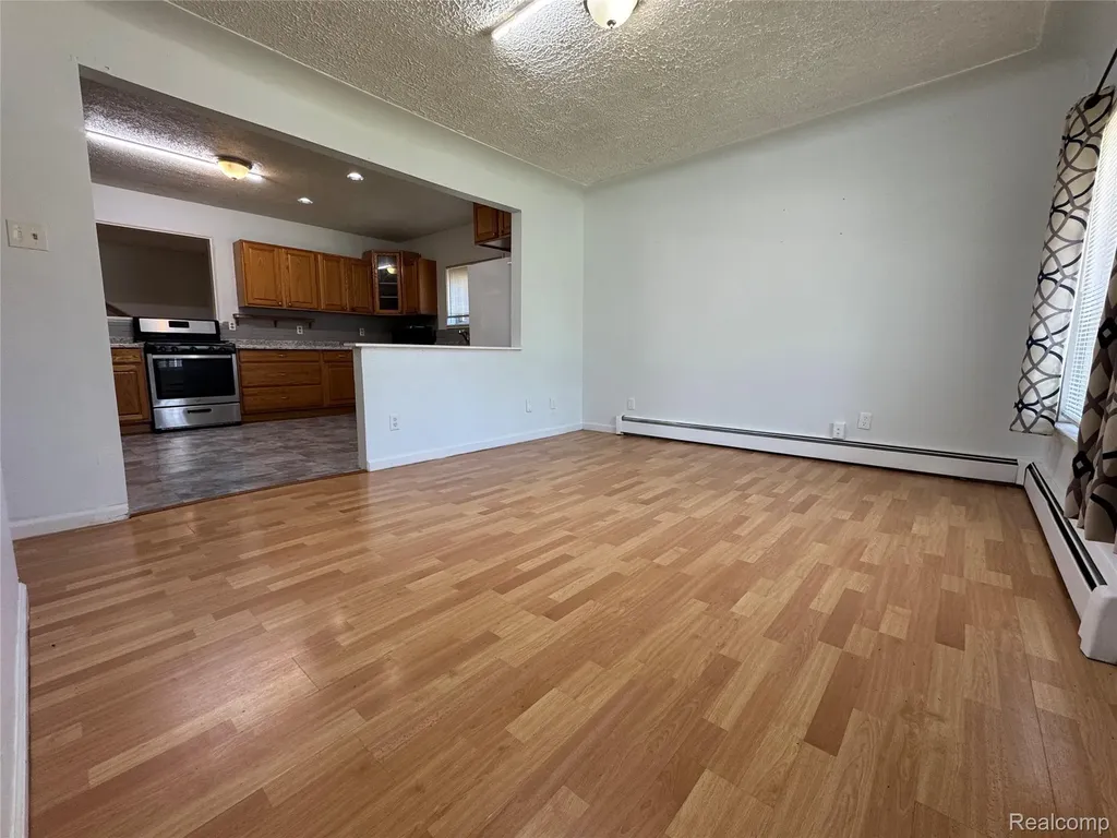 24653 Eureka Avenue Warren City MI 48091