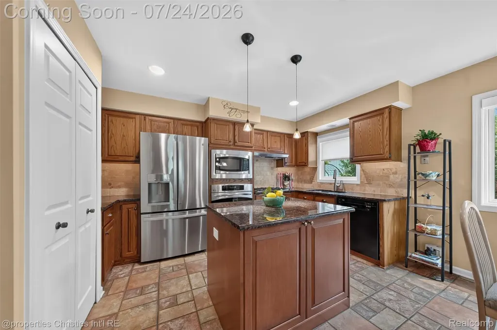 649 Heritage Lane Rochester Hills City MI 48309