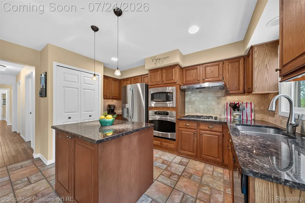 649 Heritage Lane Rochester Hills City MI 48309
