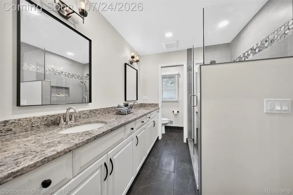 649 Heritage Lane Rochester Hills City MI 48309
