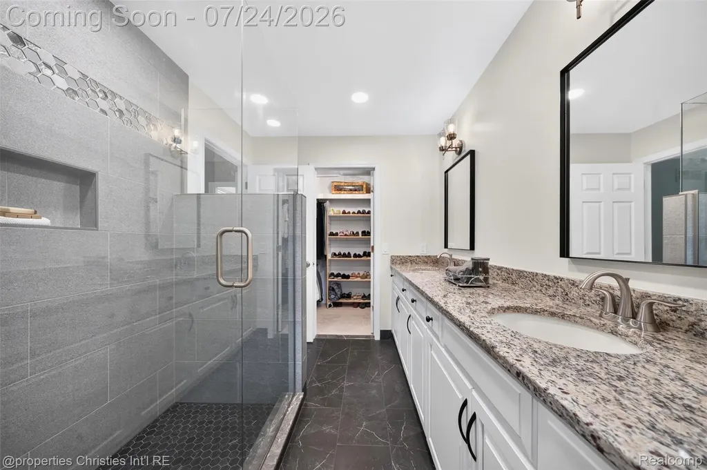 649 Heritage Lane Rochester Hills City MI 48309