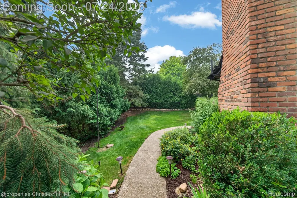 649 Heritage Lane Rochester Hills City MI 48309