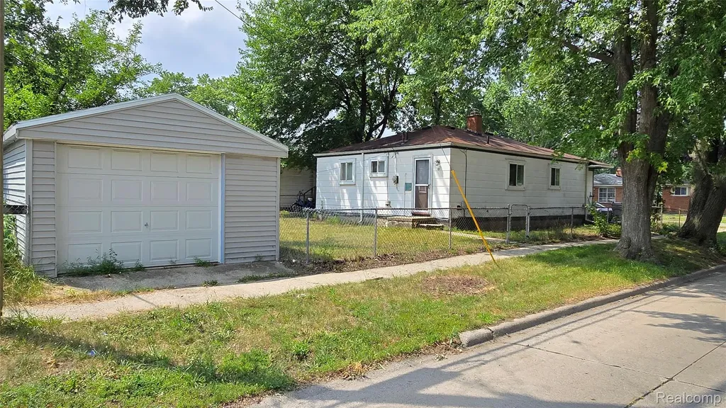 1040 E Bernhard Avenue Hazel Park City MI 48030