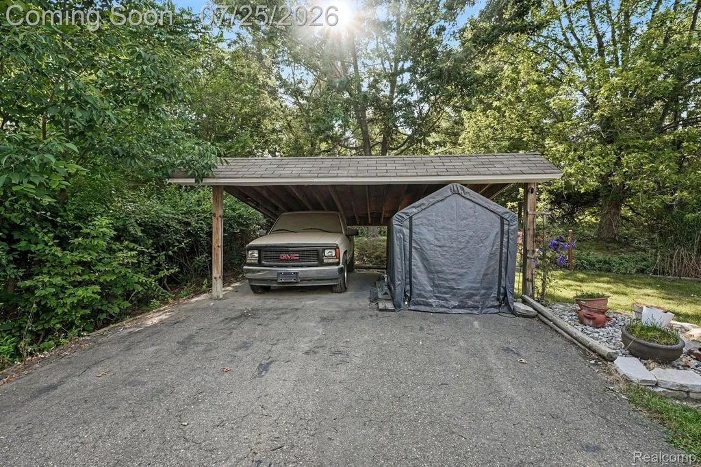 815 N Conklin Road Orion Charter Township MI 48362