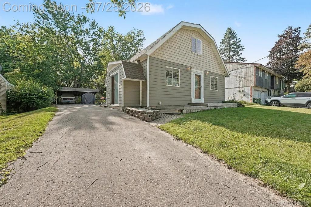 815 N Conklin Road Orion Charter Township MI 48362