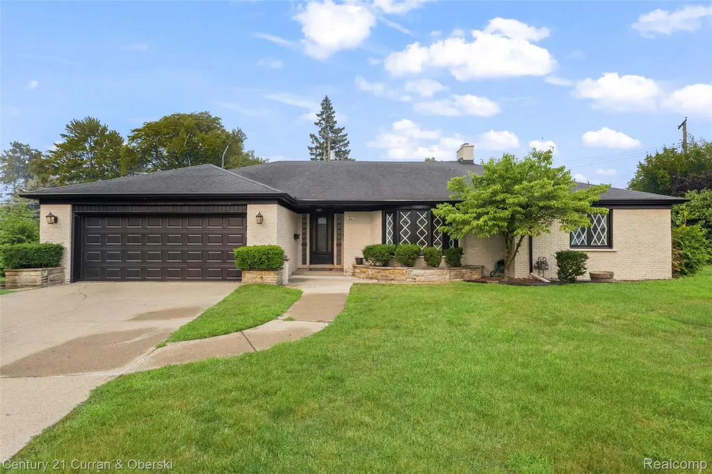 4 Crescent Court Dearborn City MI 48124