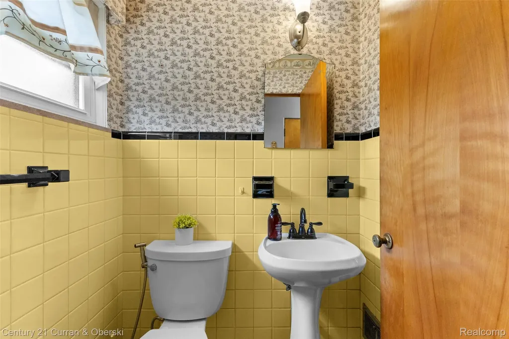 4 Crescent Court Dearborn City MI 48124