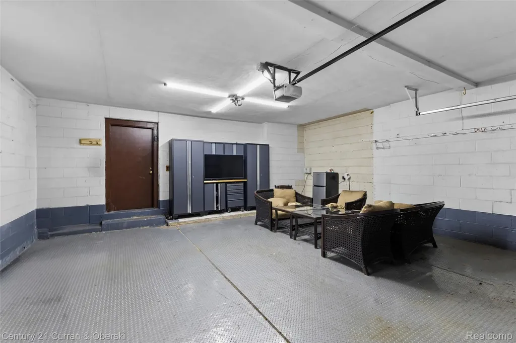 4 Crescent Court Dearborn City MI 48124