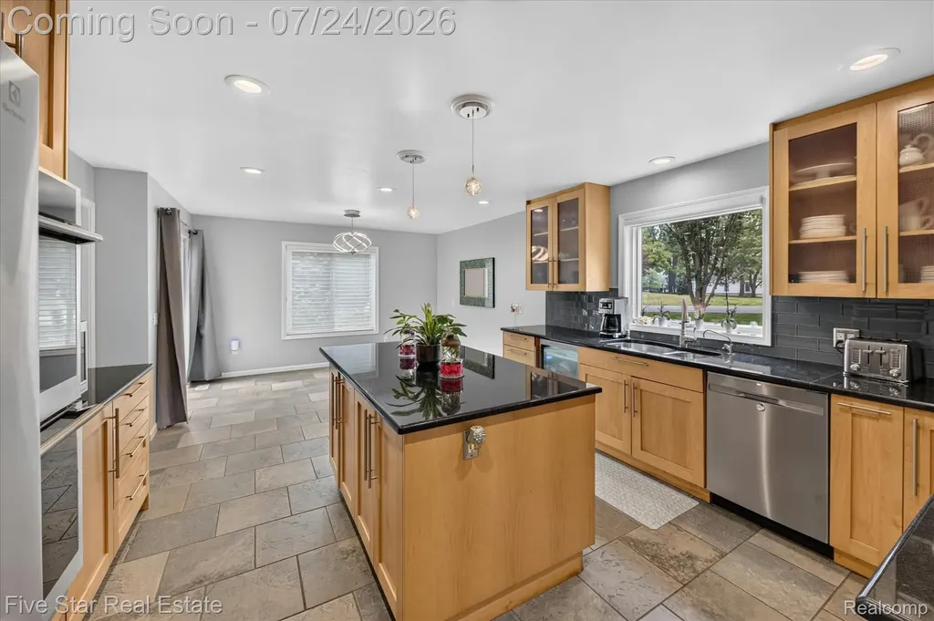3556 Shady Beach Boulevard Orchard Lake Village City MI 48324