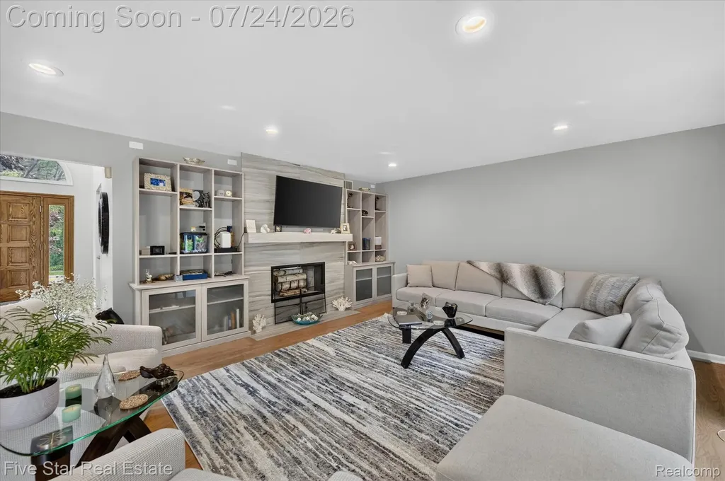 3556 Shady Beach Boulevard Orchard Lake Village City MI 48324