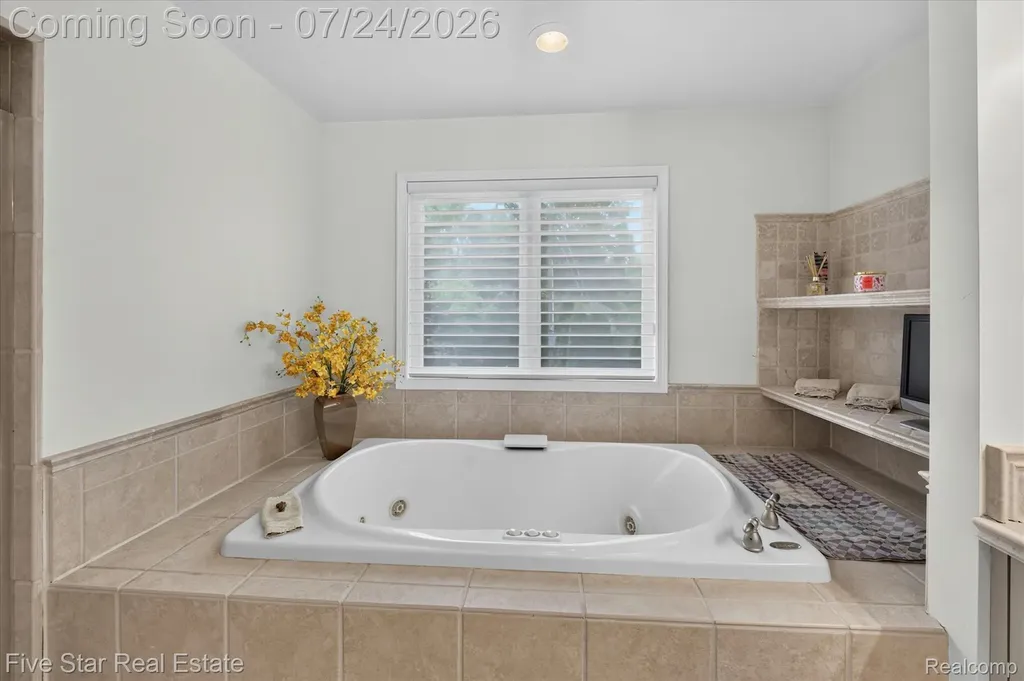 3556 Shady Beach Boulevard Orchard Lake Village City MI 48324