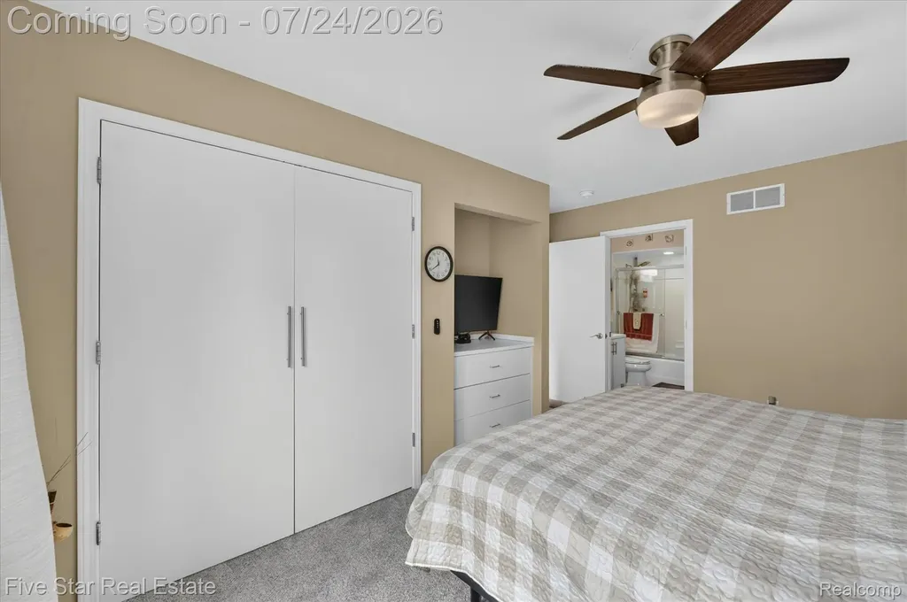 3556 Shady Beach Boulevard Orchard Lake Village City MI 48324
