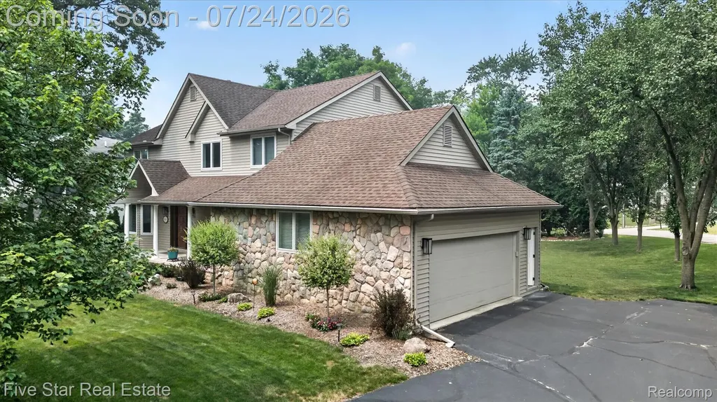 3556 Shady Beach Boulevard Orchard Lake Village City MI 48324