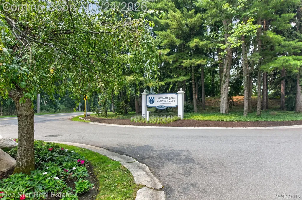 3556 Shady Beach Boulevard Orchard Lake Village City MI 48324