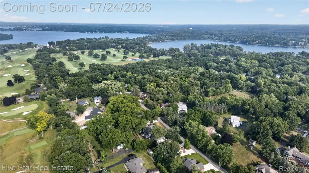 3556 Shady Beach Boulevard Orchard Lake Village City MI 48324