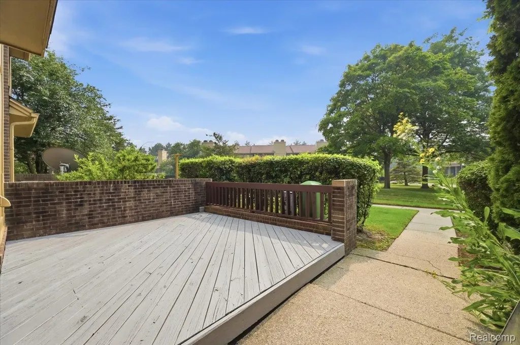 1820 S Hill Boulevard Bloomfield Hills City MI 48304