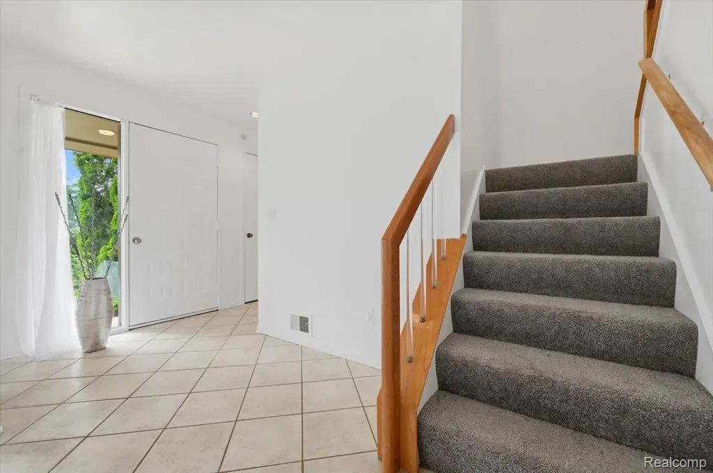 1820 S Hill Boulevard Bloomfield Hills City MI 48304